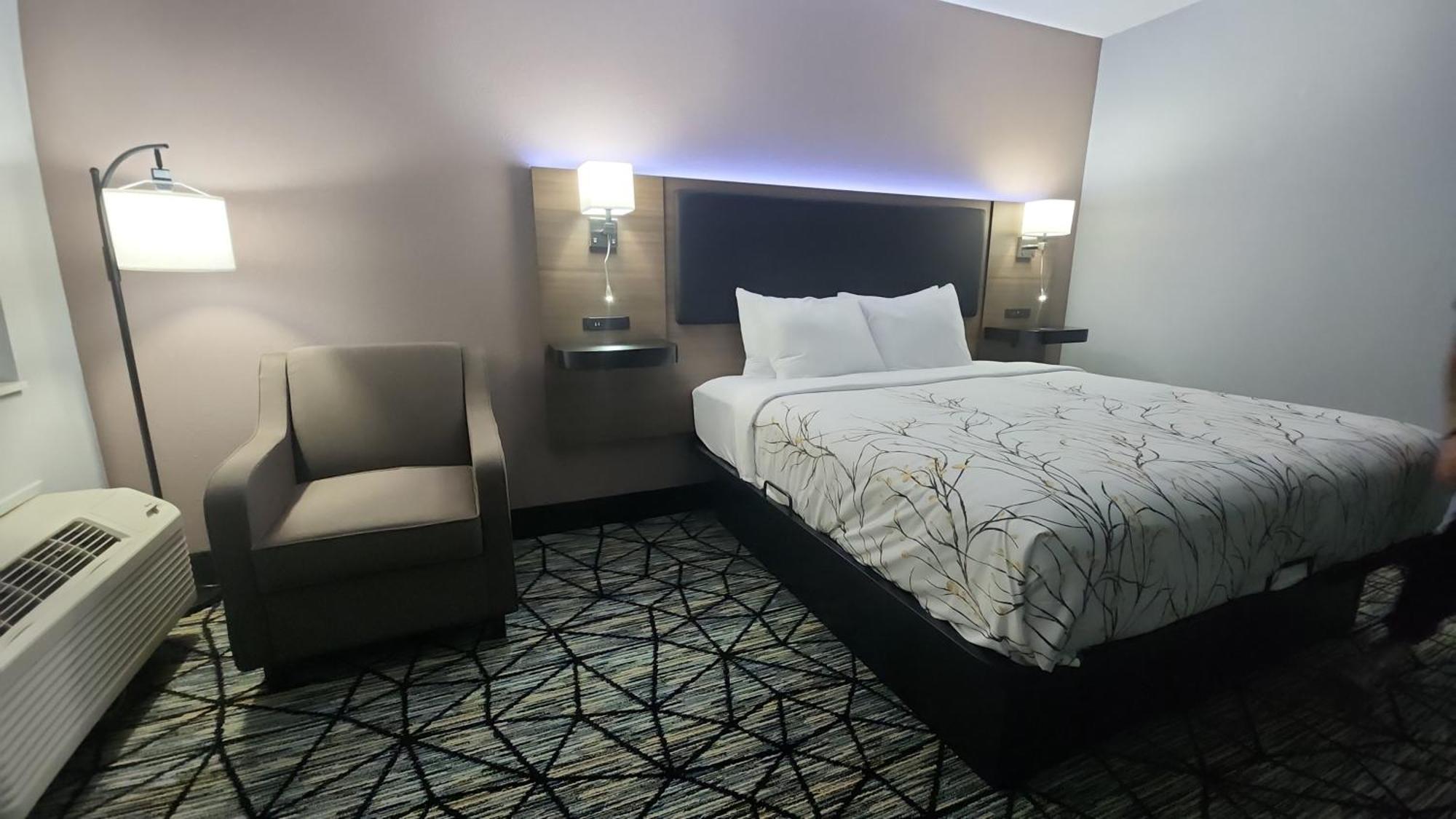 Baymont By Wyndham South Bend Near Notre Dame Hotel Exterior photo